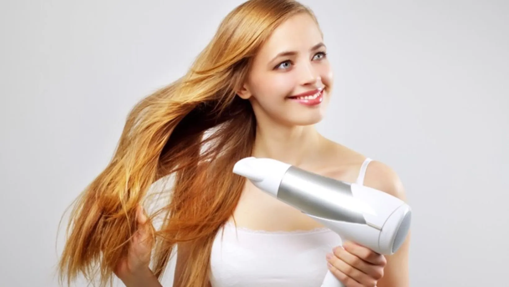 Kỹ thuật tạo độ phồng tóc ở đỉnh đầu bằng cách đánh rối và cố định nhẹ nhàng