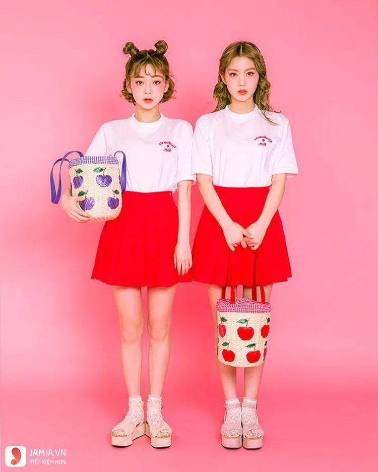 Cách buộc tóc ngắn cho mặt tròn cá tính với kiểu búi sừng hai bên