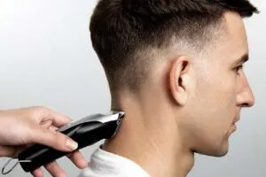 Lưu ý về đường viền chân tóc sau khi thực hiện kỹ thuật cầm lược cắt tóc