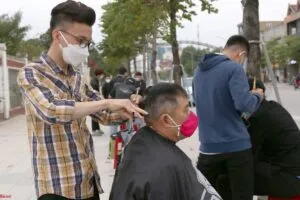 Cắt tóc sau gáy sao cho gọn gàng và có độ mờ tự nhiên nhất có thể