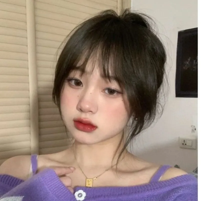 Cắt tóc mái layer cho mặt tròn giúp khuôn mặt thon gọn hơn