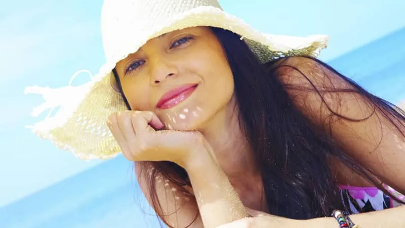 Bảo vệ tóc khỏi tia UV và ánh nắng mặt trời là bước quan trọng chăm sóc tóc bóng mượt