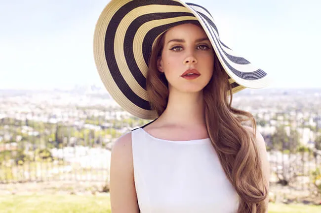 Bảo vệ mái tóc uốn gợn sóng trước tác nhân gây hại từ môi trường như bụi bẩn và nhiệt độ cao