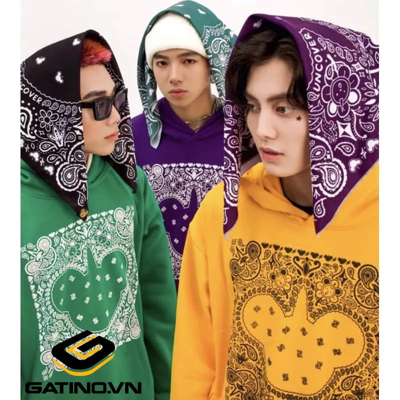 Hình ảnh minh họa cách chia tóc side part bằng khăn quấn đầu, giúp tóc vào nếp tự nhiên