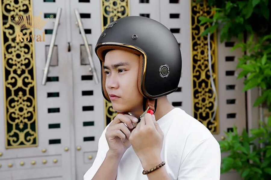 Cách đội mũ bảo hiểm không làm xẹp tóc nam khi đã tạo kiểu