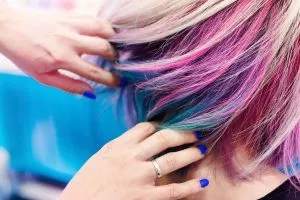 Khoảng cách lý tưởng giữa hai lần nhuộm tóc