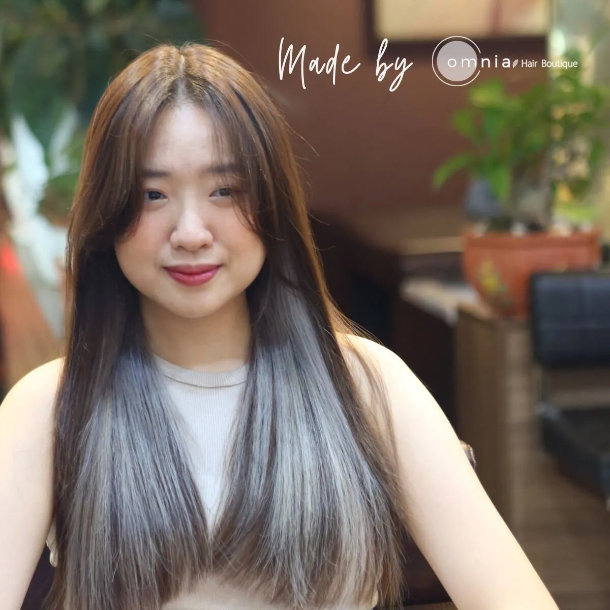 Người mẫu với mái tóc màu khói cá tính, áp dụng allintitle:cách giữ màu tóc nhuộm bền lâu