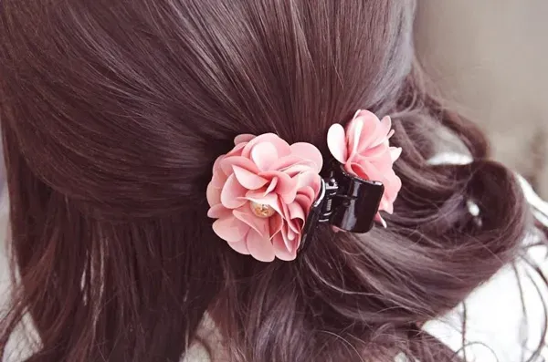 Kẹp càng cua dùng để giữ nếp lọn tóc uốn khi ngủ