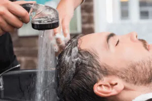 Gá»™i Ä‘áº§u nháº¹ nhÃ ng Ä‘á»‘i vá»›i mÃ¡i tÃ³c xoÄƒn