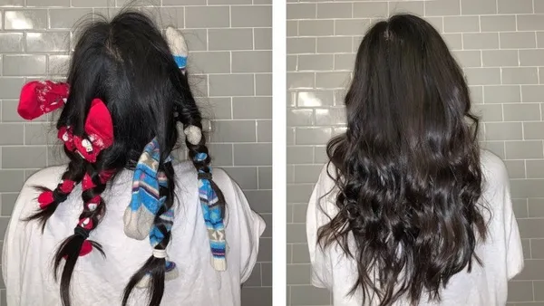 Khăn lụa màu hồng đang được dùng để quấn và cố định tóc gợn sóng