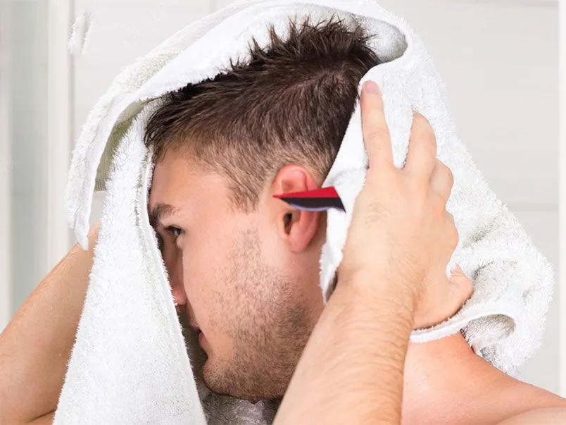 Kỹ thuật dùng khăn thấm nhẹ nhàng sau khi gội để giữ nếp tóc