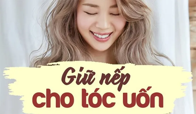 Phụ nữ đang búi tóc lỏng trên đỉnh đầu (Pineapple up-do) để bảo vệ lọn xoăn khi ngủ