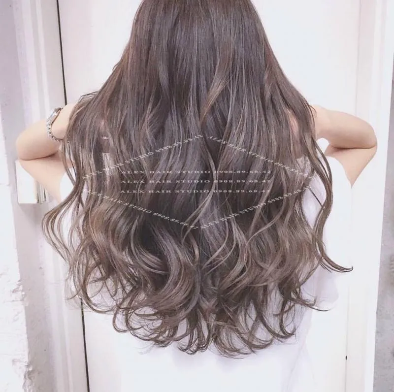 Bí quyết giữ nếp tóc xoăn sóng nước bằng gel và sấy khuếch tán