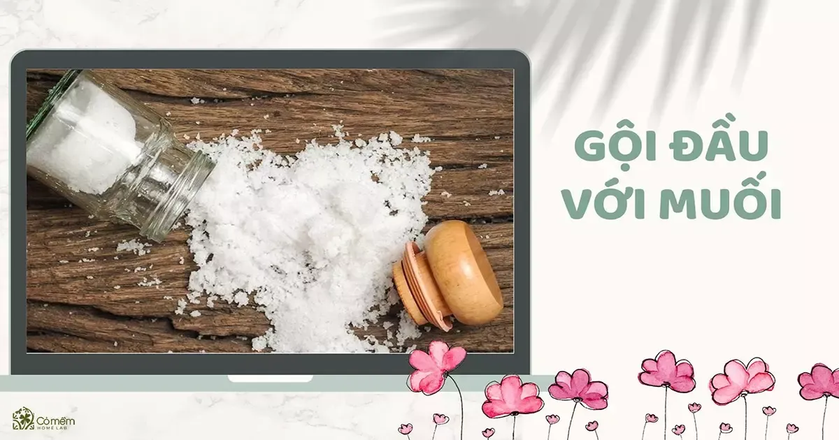 Người phụ nữ đang dùng muối tinh để tẩy tế bào chết cho da đầu