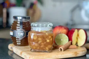 Mẹo hạ màu tóc vàng tại nhà cấp tốc bằng mứt táo và nước