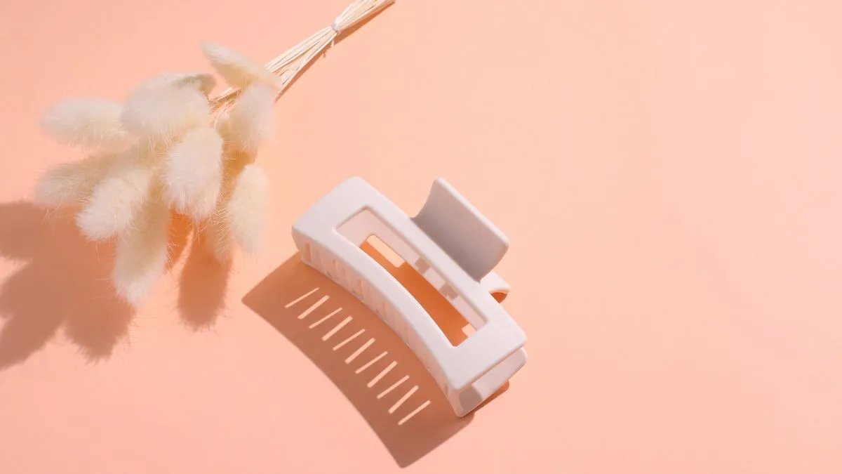 Chiếc kẹp tóc càng cua cơ bản với nhiều kích cỡ khác nhau, phục vụ cho cách kẹp tóc càng cua đa dạng.