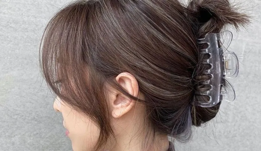 Kẹp càng cua được dùng như một phụ kiện để cố định, giữ nếp tóc và tạo điểm nhấn cho mái tóc