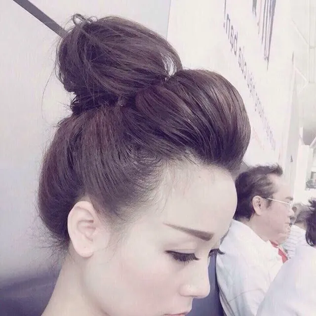 Cách kẹp tóc mái ngược xoắn vặn và búi nửa đầu