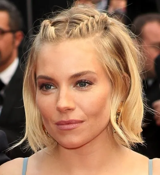 Tóc mái tết ngược hai bên cho vẻ ngoài nữ tính