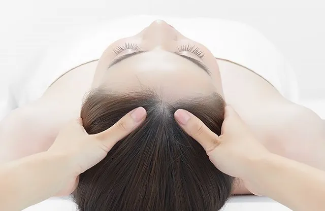 cách mọc tóc dày bằng massage kích thích tuần hoàn máu