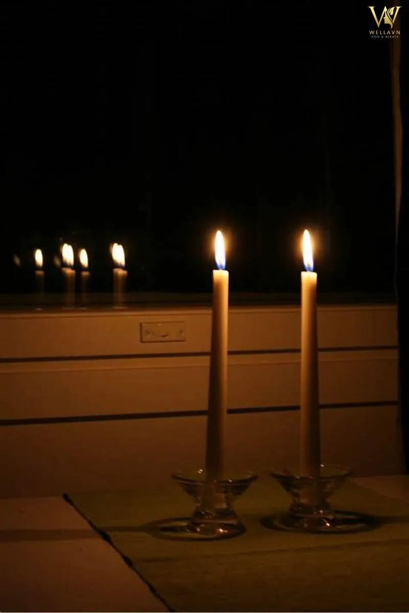 Máy móc công nghệ cao được sử dụng trong một liệu trình chăm sóc tóc chuyên sâu tại spa