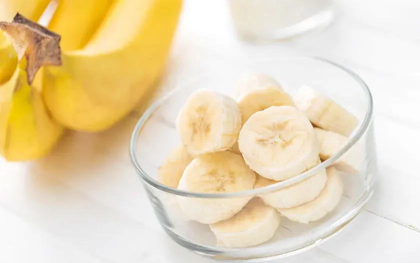 Mặt nạ chuối và trứng giúp tóc mái dầi nhanh