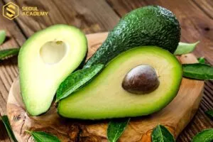 Mặt Nạ Ủ Tóc Từ Quả Bơ Giúp Phục Hồi Tóc Hư Tổn, Hỗ Trợ Quá Trình Cách làm cho tóc mái dài nhanh