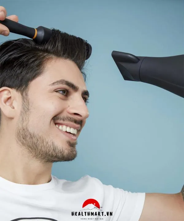 Uốn tóc bằng lược và máy sấy