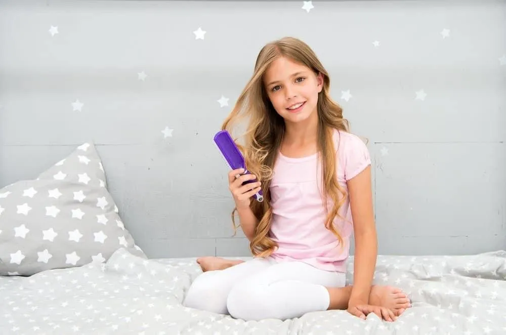 Sử dụng các sản phẩm chăm sóc tóc chuyên nghiệp, hình ảnh minh họa cho các bước chăm sóc tóc hàng ngày