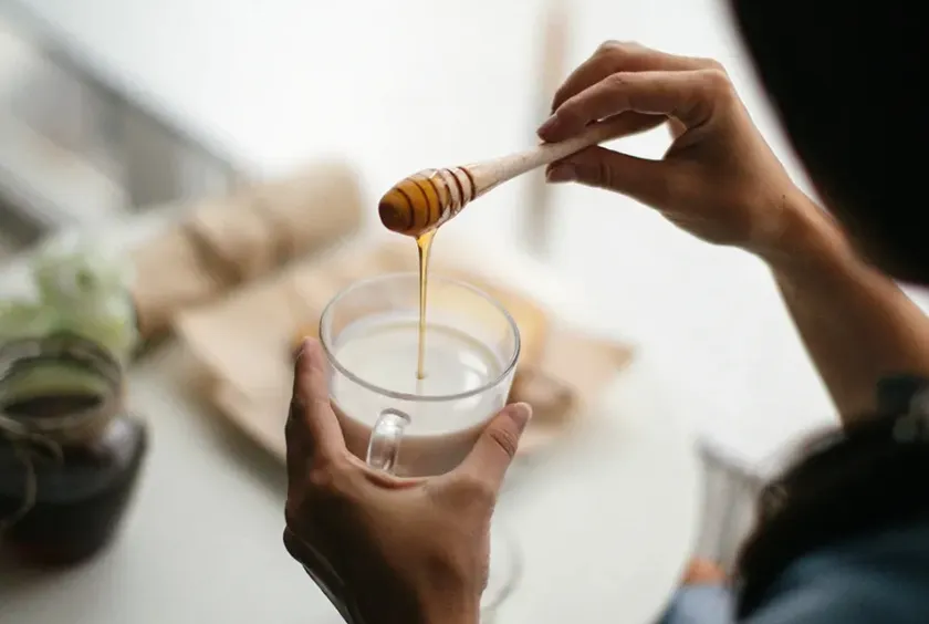 Công thức ủ tóc thẳng bằng sữa tươi và mật ong