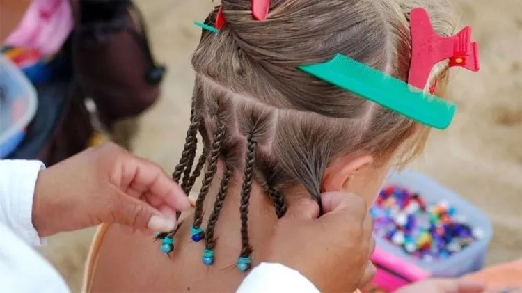 Tạo kiểu xoăn gợn sóng lơi bằng phương pháp tết tóc kết hợp máy sấy