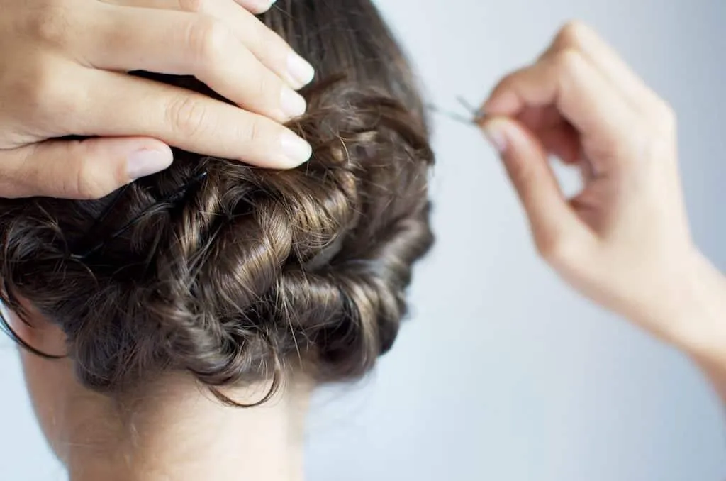 Làm xoăn tóc tự nhiên bằng kẹp tăm