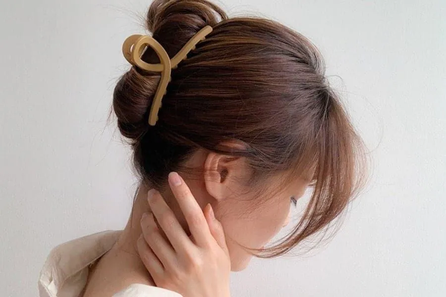 Cách làm xoăn tóc tự nhiên bằng kẹp càng cua