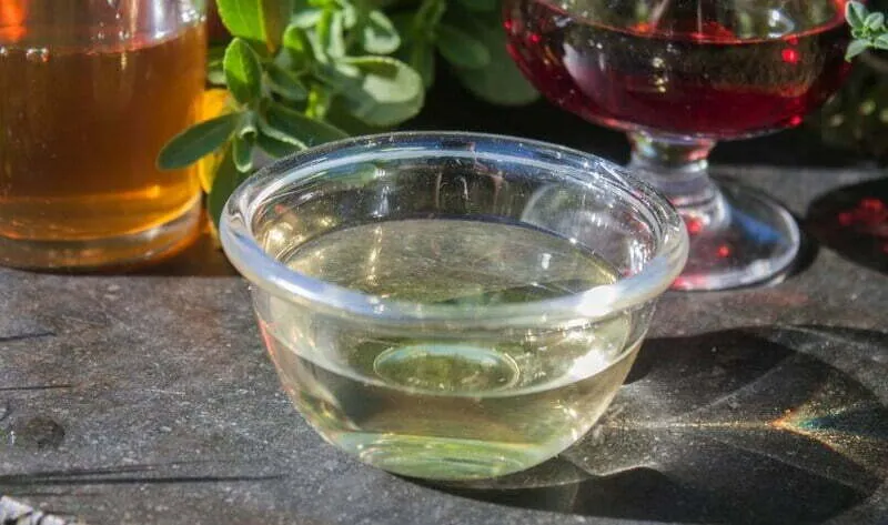 Sử dụng giấm để giữ màu nhuộm trên quần áo được bền lâu