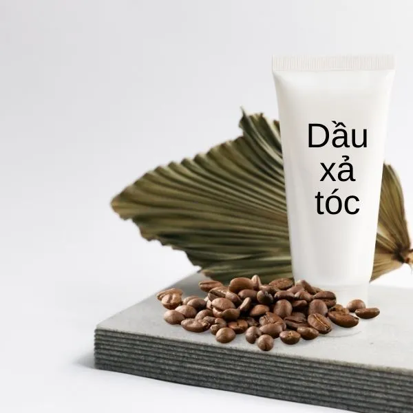 Nhuộm tóc bạc bằng hỗn hợp cà phê và dầu xả giúp tóc mềm mượt và lên màu tự nhiên