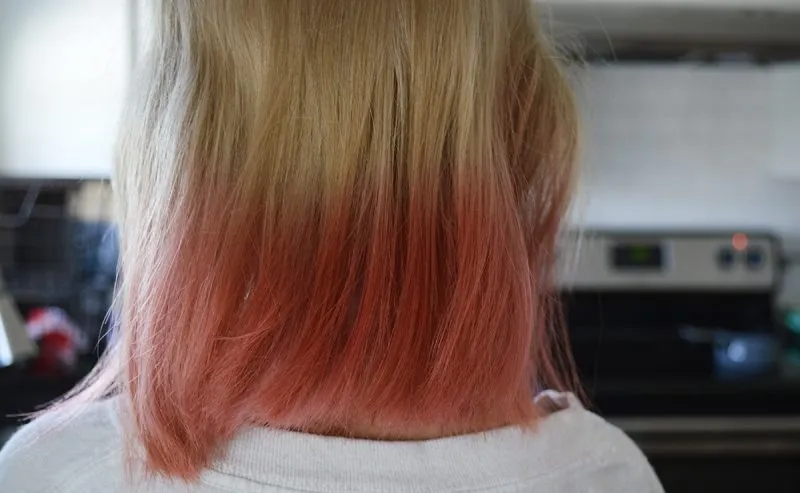 Kiểm tra lọn tóc và độ lên sóng sau khi thực hiện kỹ thuật bấm tóc