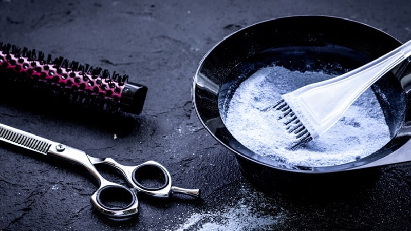 Kỹ thuật pha thuốc nhuộm và Oxy Trợ Nhuộm theo tỷ lệ 1:1 trong [cách nhuộm tóc không cần tẩy]