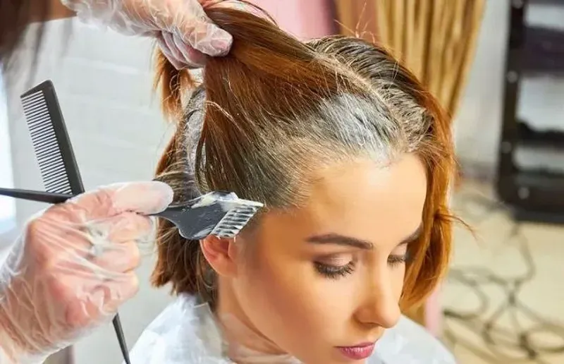 Tầm quan trọng của việc tìm hiểu cách rửa thuốc nhuộm tóc dính trên da sau khi nhuộm