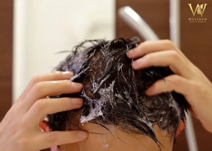 Sử dụng thuốc tẩy tóc chuyên nghiệp là cách rửa màu tóc mạnh nhất