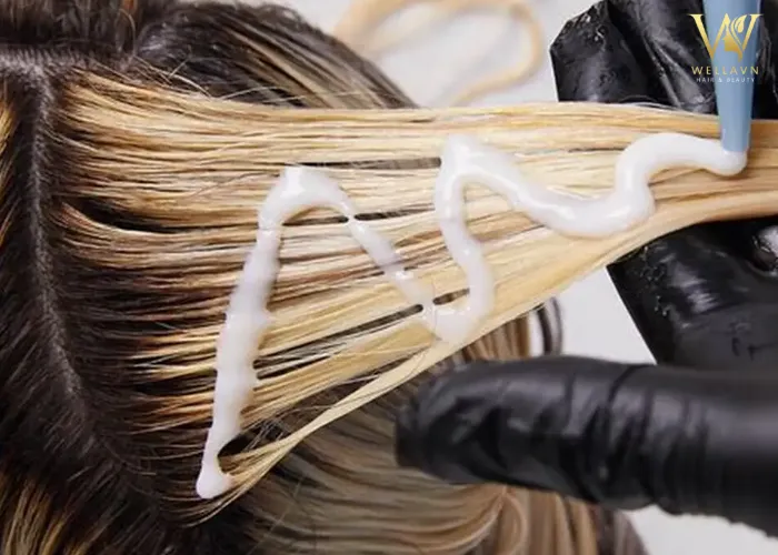 Mức độ đau rát khi tẩy tóc sẽ tùy thuộc vào loại thuốc và số lần thực hiện