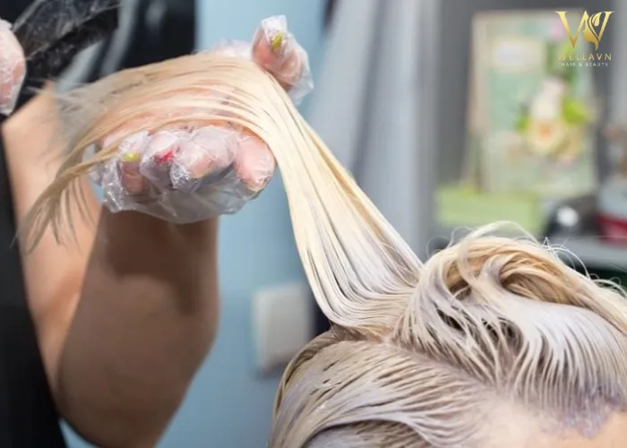 Tóc tẩy có phục hồi được không? Việc phục hồi đòi hỏi thời gian và sự chăm sóc đặc biệt.