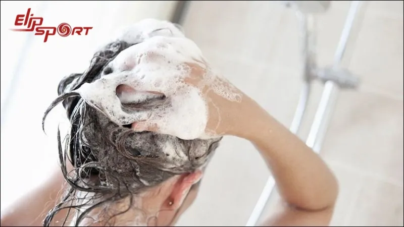 Trước khi sấy, bạn nên gội đầu sạch sẽ