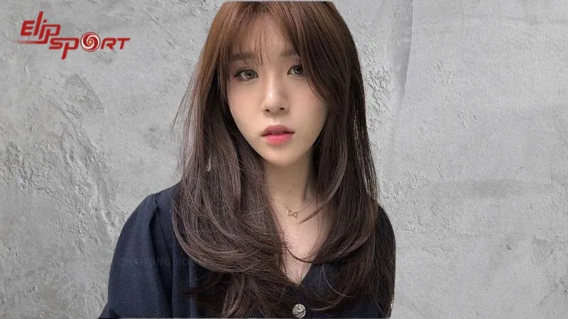 Nên bắt đầu sấy tóc cụp layer khi tóc còn ẩm 50%