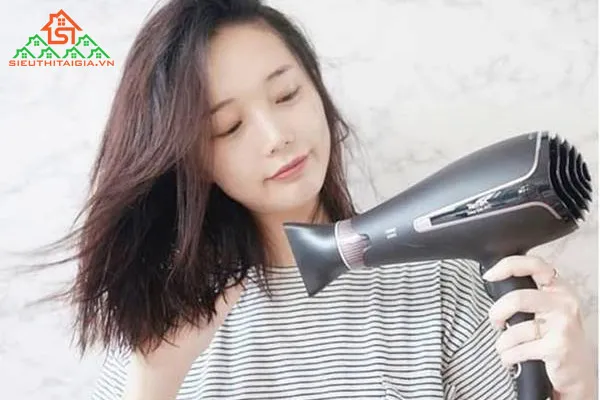 Sử dụng tay nghề sấy tóc chuyên nghiệp, kiểu tóc ngắn cụp sẽ giúp bạn toát lên thần thái tự tin và cá tính. Hãy thưởng thức những hình ảnh đẹp mắt về kiểu tóc ngắn cụp sấy tại đây, và tìm cho mình kiểu tóc phù hợp, giúp bạn nổi bật trong đám đông.