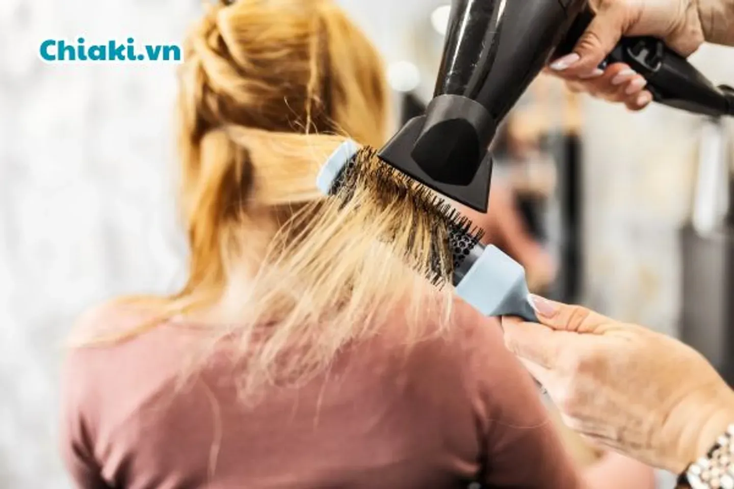 Mô tả cụ thể nội dung hình bằng tiếng Việt, tối đa 125 ký tự