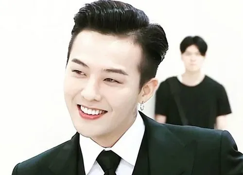 Cách tạo nếp tóc 7 3 bằng khăn quấn đầu giúp giữ form tóc