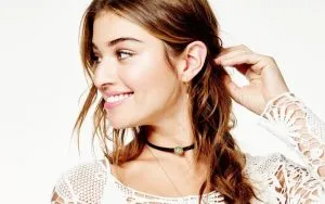 Tóc tết lệch messy là cách tết tóc cho người mặt tròn được nhiều người yêu thích vì vẻ ngoài nữ tính