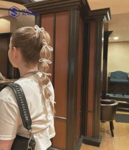 Phiên bản tóc tết lồng đèn với dây ruy băng khác