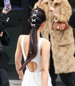 Cách tết tóc với dây ruy băng theo phong cách Jennie Blackpink