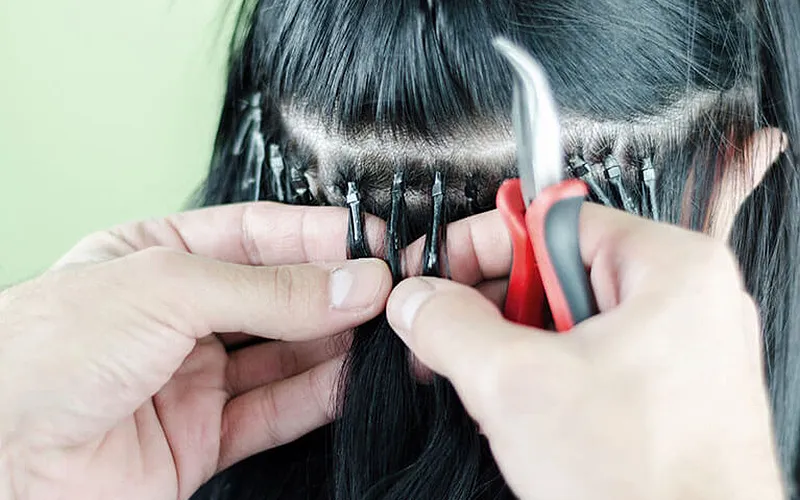 Sử dụng kìm chuyên dụng để mở các ống nối chì/kẹp